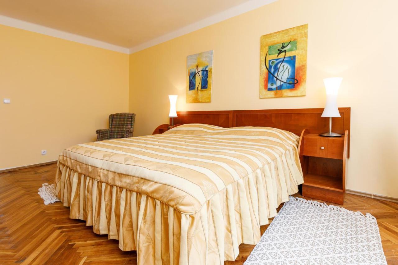 Apartments Tgm 11 Karlovy Vary Extérieur photo